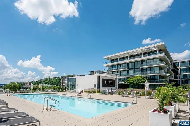 $3,300,000 | 1200 Ave At Port Imperial, Unit 705, Weehawken, NJ 07086