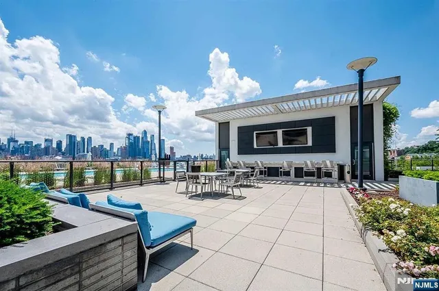 $3,300,000 | 1200 Ave At Port Imperial, Unit 705, Weehawken, NJ 07086