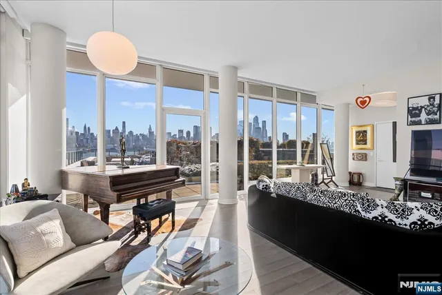 $3,300,000 | 1200 Ave At Port Imperial, Unit 705, Weehawken, NJ 07086