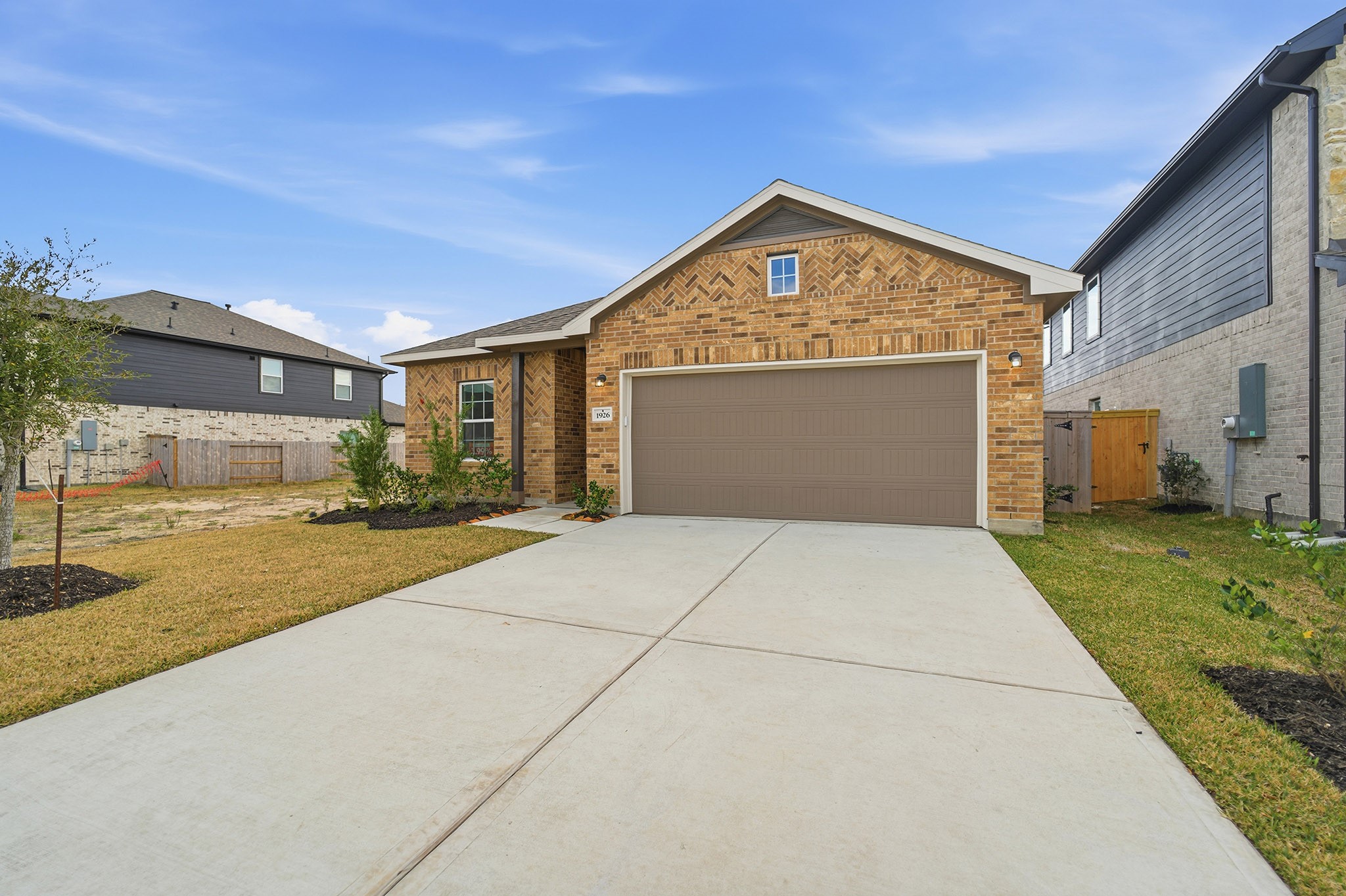 1926 Middle Pass Lane Angleton, TX 77515 - Photo 2 of 22 Gallery Image 2