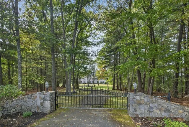 $8,950,000 | 11 Elizabeth Way, Lynnfield, MA 01940