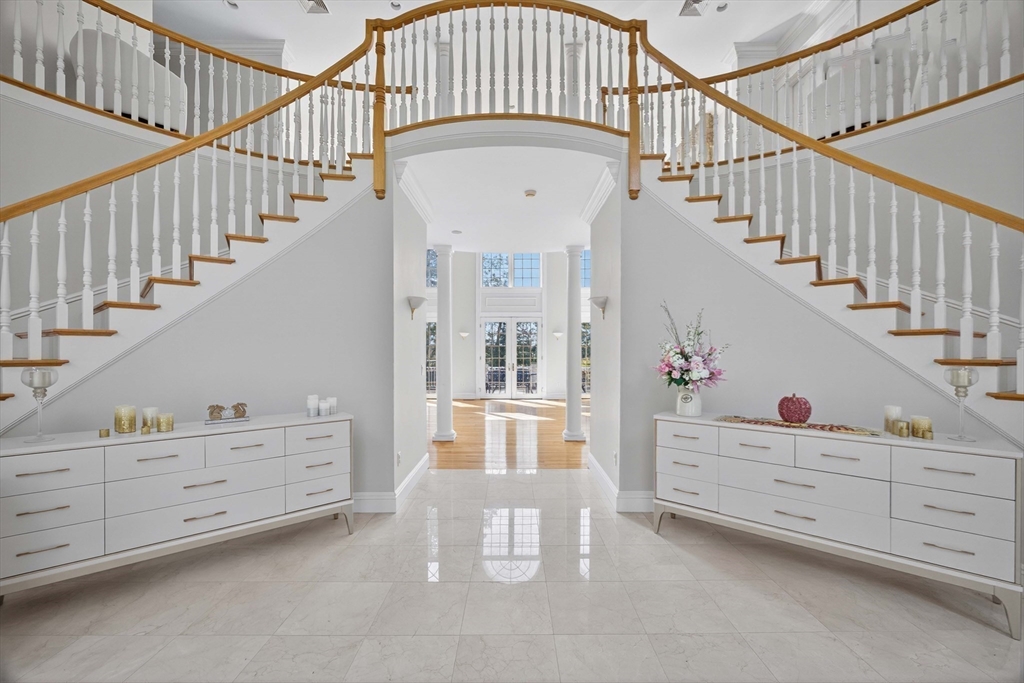 11 Elizabeth Way Lynnfield, MA 01940 - Photo 4 of 40