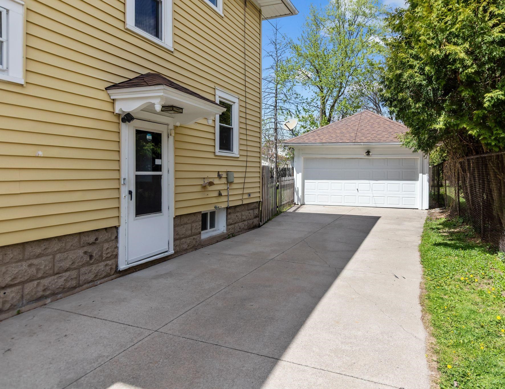 1028 West Summer Street Appleton, WI 54914 - Photo 5 of 32