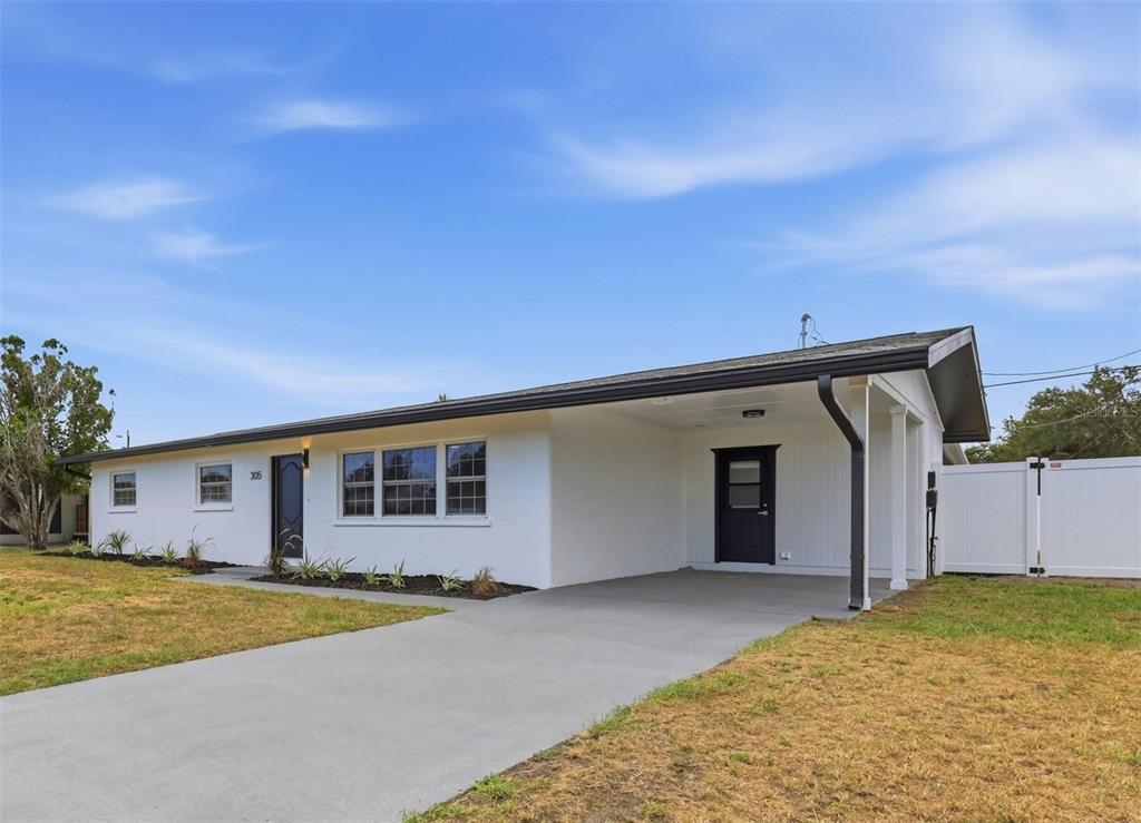 305 Glen Oak Road Venice, FL 34293 - Photo 2 of 25