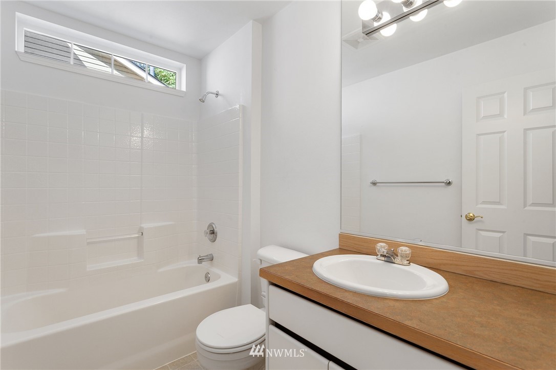 17537 110 Lane Southeast, Unit 19 Renton, WA 98055 - Photo 24 of 32 Gallery Image 24