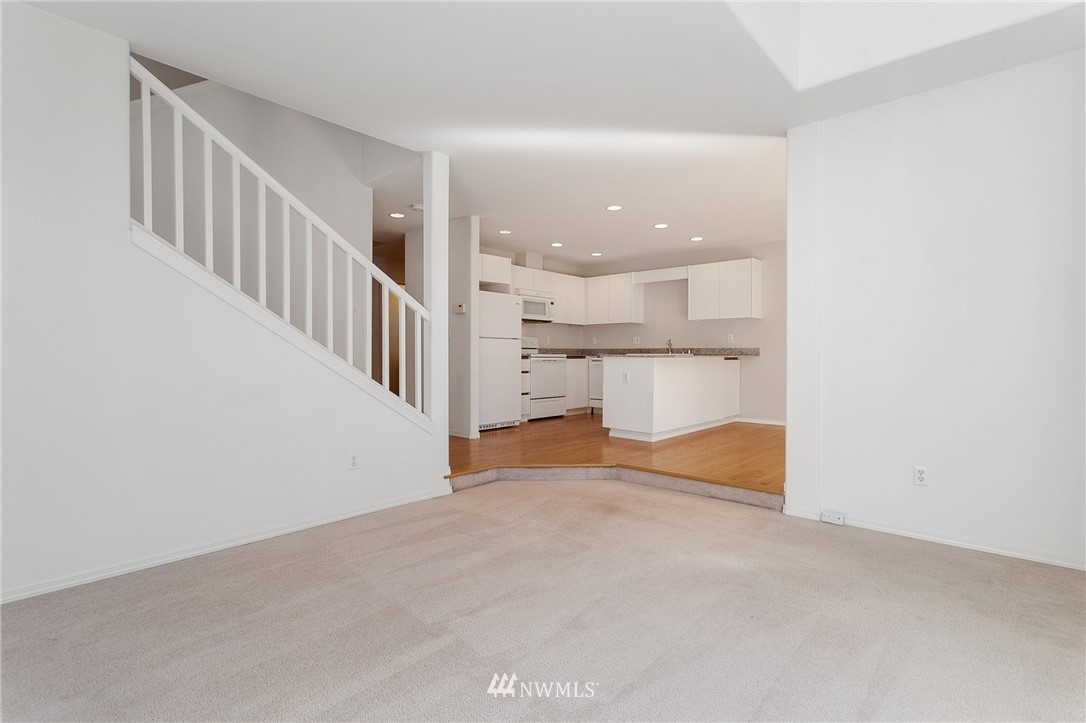 17537 110 Lane Southeast, Unit 19 Renton, WA 98055 - Photo 5 of 32 Gallery Image 5