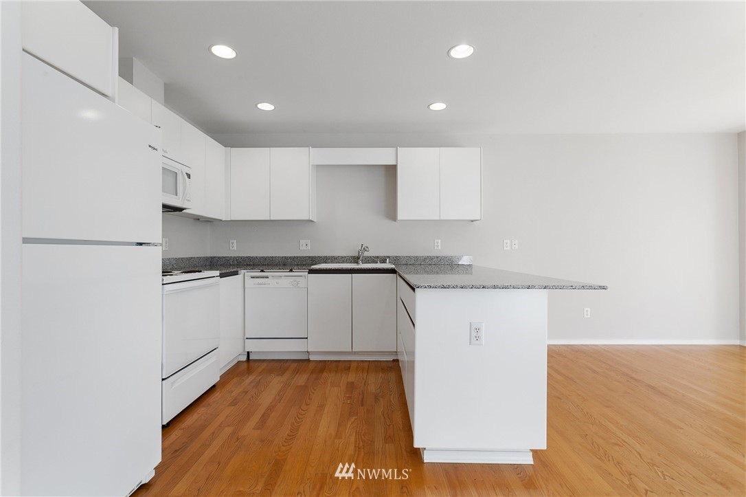 17537 110 Lane Southeast, Unit 19 Renton, WA 98055 - Photo 6 of 32 Gallery Image 6