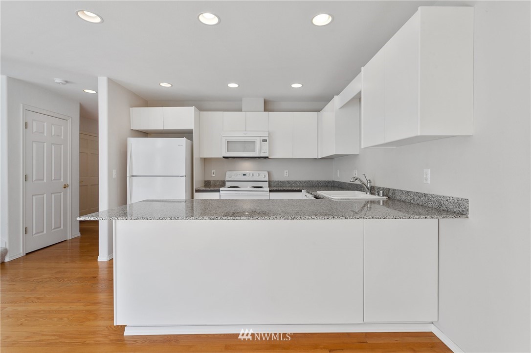 17537 110 Lane Southeast, Unit 19 Renton, WA 98055 - Photo 7 of 32 Gallery Image 7