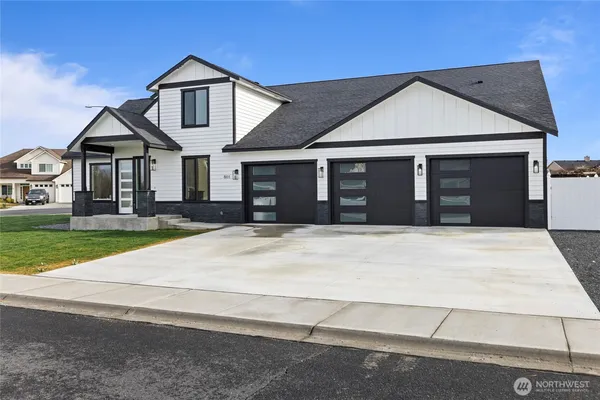 $625,000 | 601 Bluff W Drive, Moses Lake, WA 98837