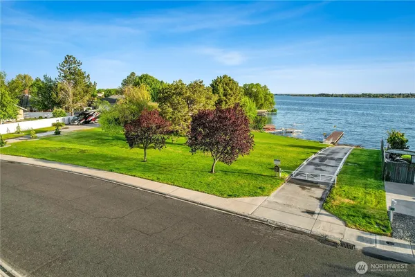 $625,000 | 601 Bluff W Drive, Moses Lake, WA 98837