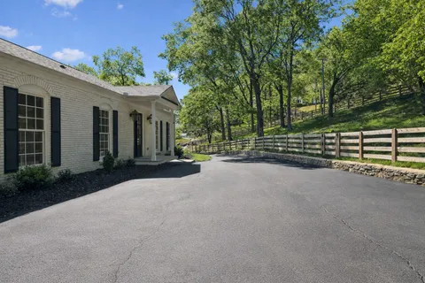 $1,655,000 | 5622 Hillview Drive, Brentwood, TN 37027