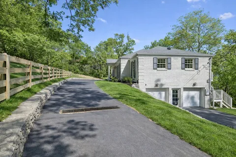$1,655,000 | 5622 Hillview Drive, Brentwood, TN 37027