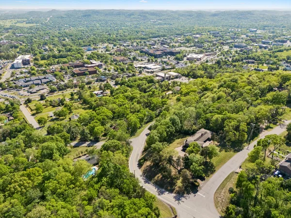 $1,695,000 | 5622 Hillview Drive, Brentwood, TN 37027