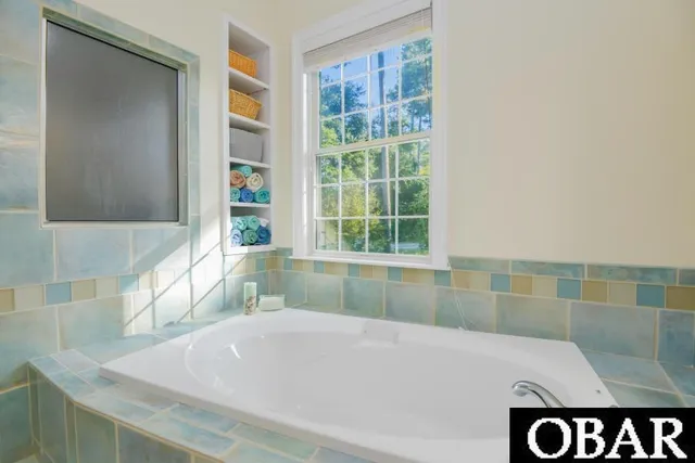 $995,000 | 121 Ft Hugar Way, Manteo, NC 27954