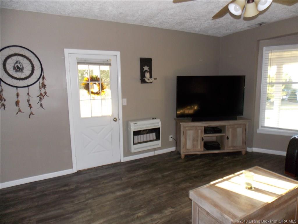 11581 Losson Road Pekin, IN 47165 - Photo 13 of 21 Gallery Image 13