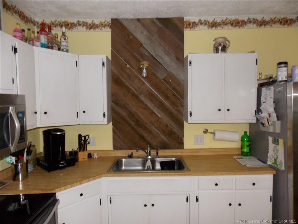 11581 Losson Road Pekin, IN 47165 - Photo 9 of 21 Gallery Image 9