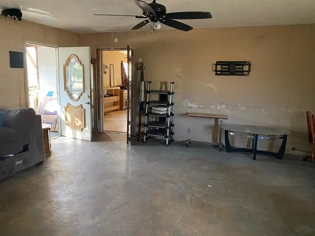 $650 | 501 East Lincoln Avenue, Electra, TX 76360