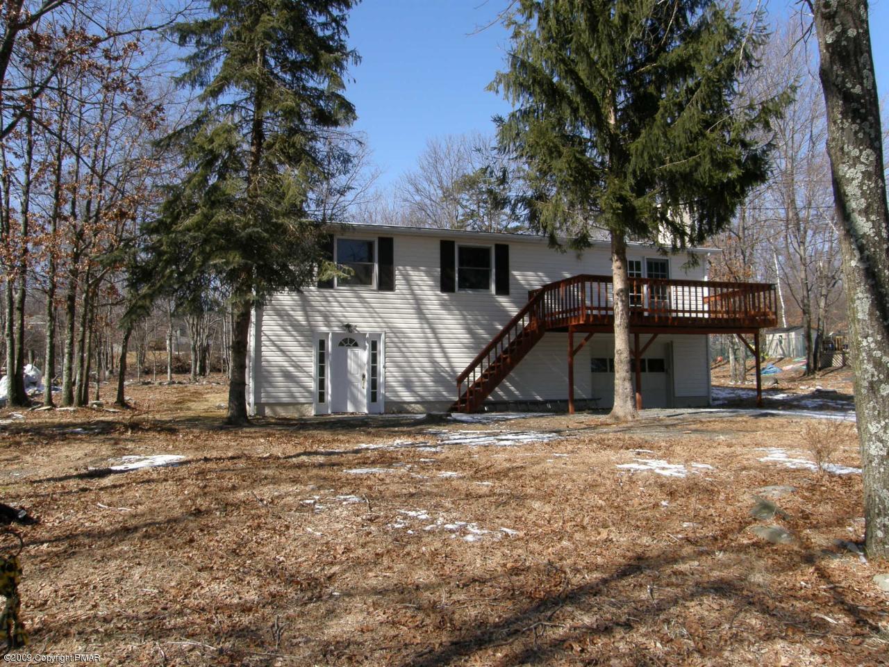 1638 Pine Ridge Bushkill, PA 18324 - Photo 1 of 10 front of the house
