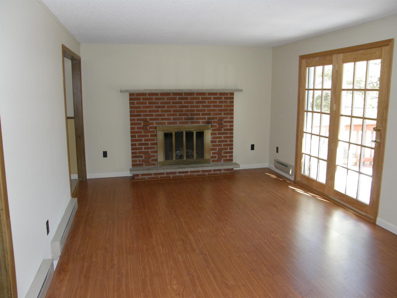 1638 Pine Ridge Bushkill, PA 18324 - Photo 5 of 10 living room
