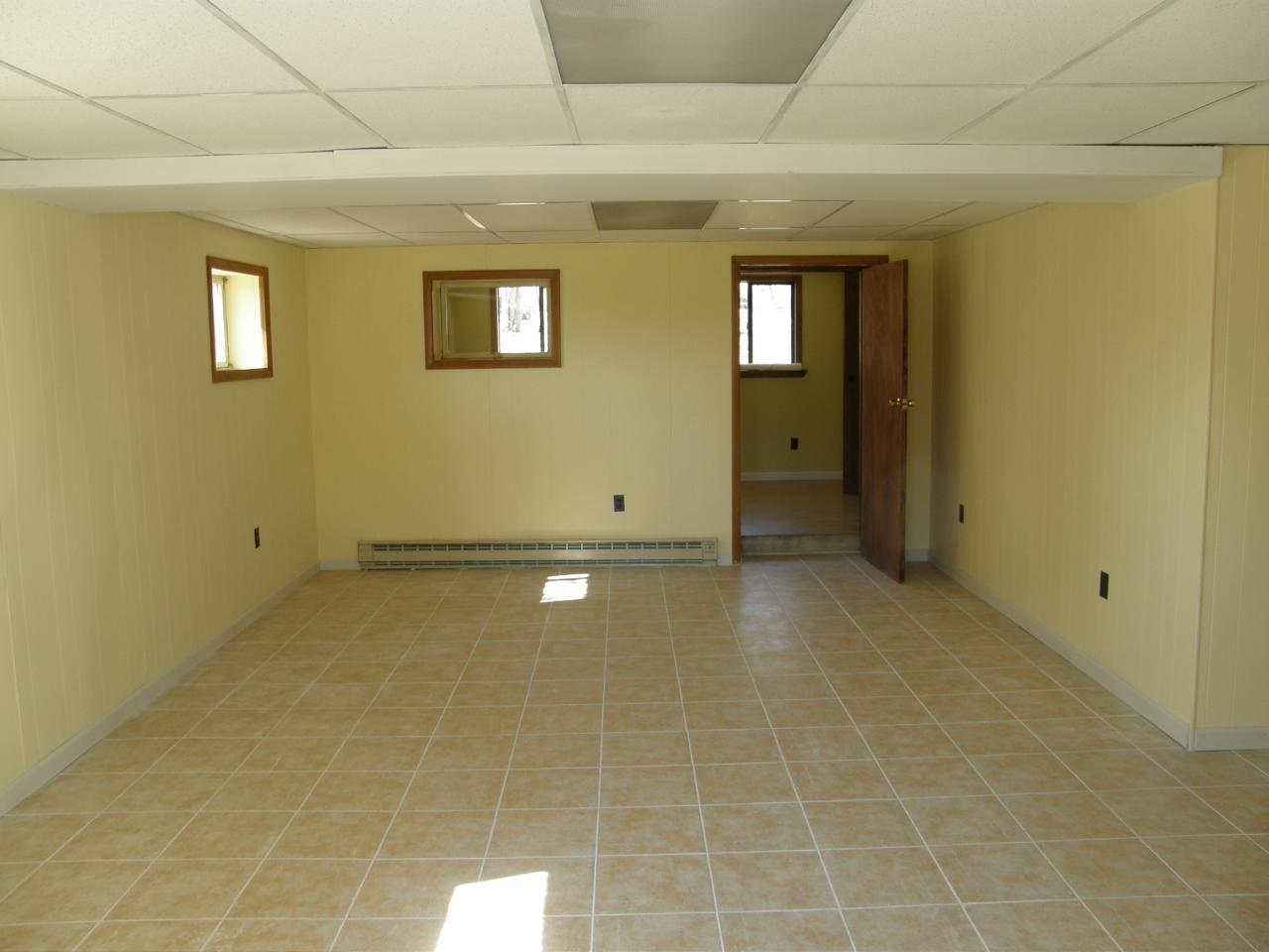 1638 Pine Ridge Bushkill, PA 18324 - Photo 6 of 10 family room