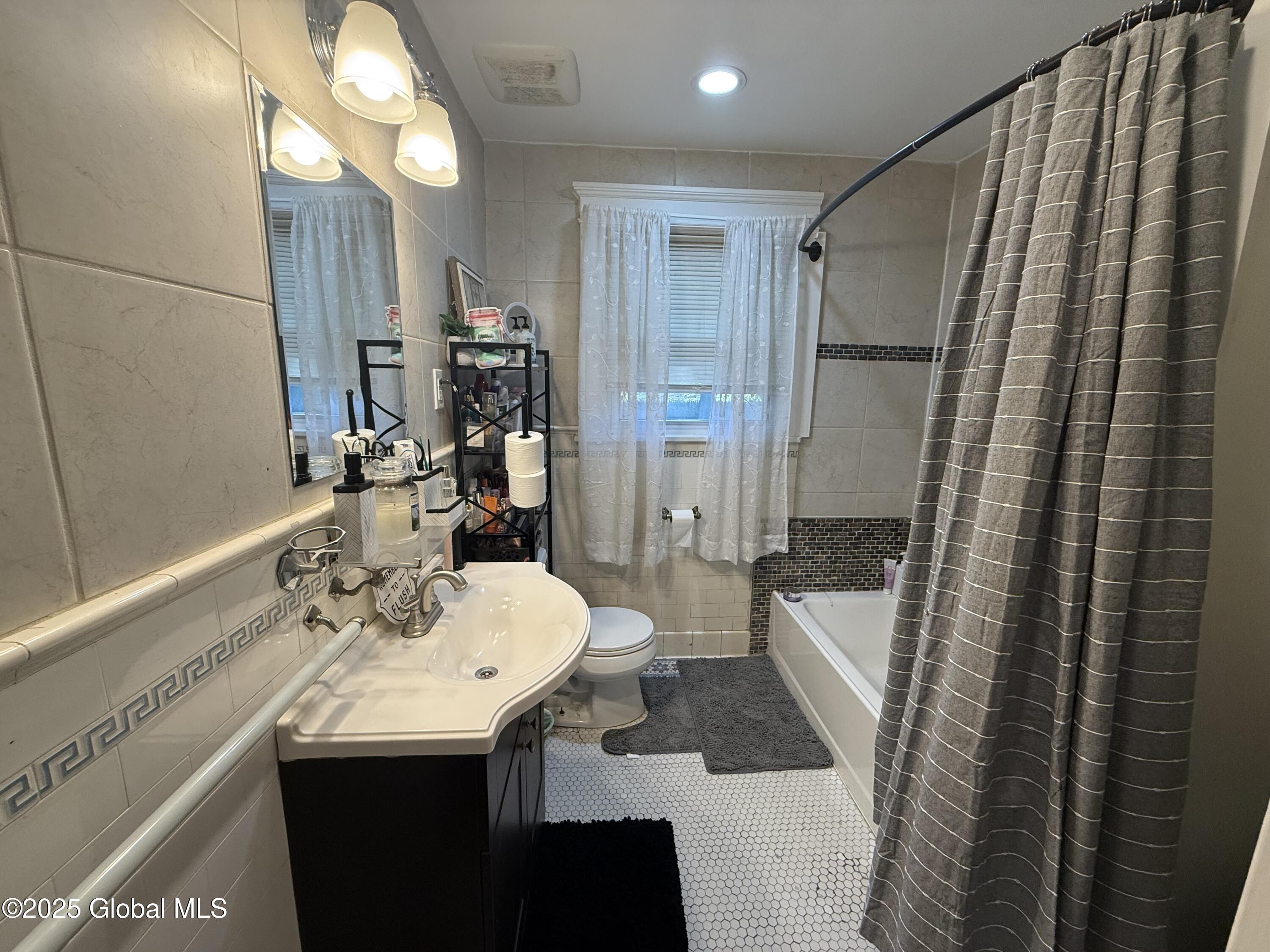 136 Maple Avenue Troy, NY 12180 - Photo 17 of 36 2289E768-BAE2-4619-B022-B27B26E4FADE