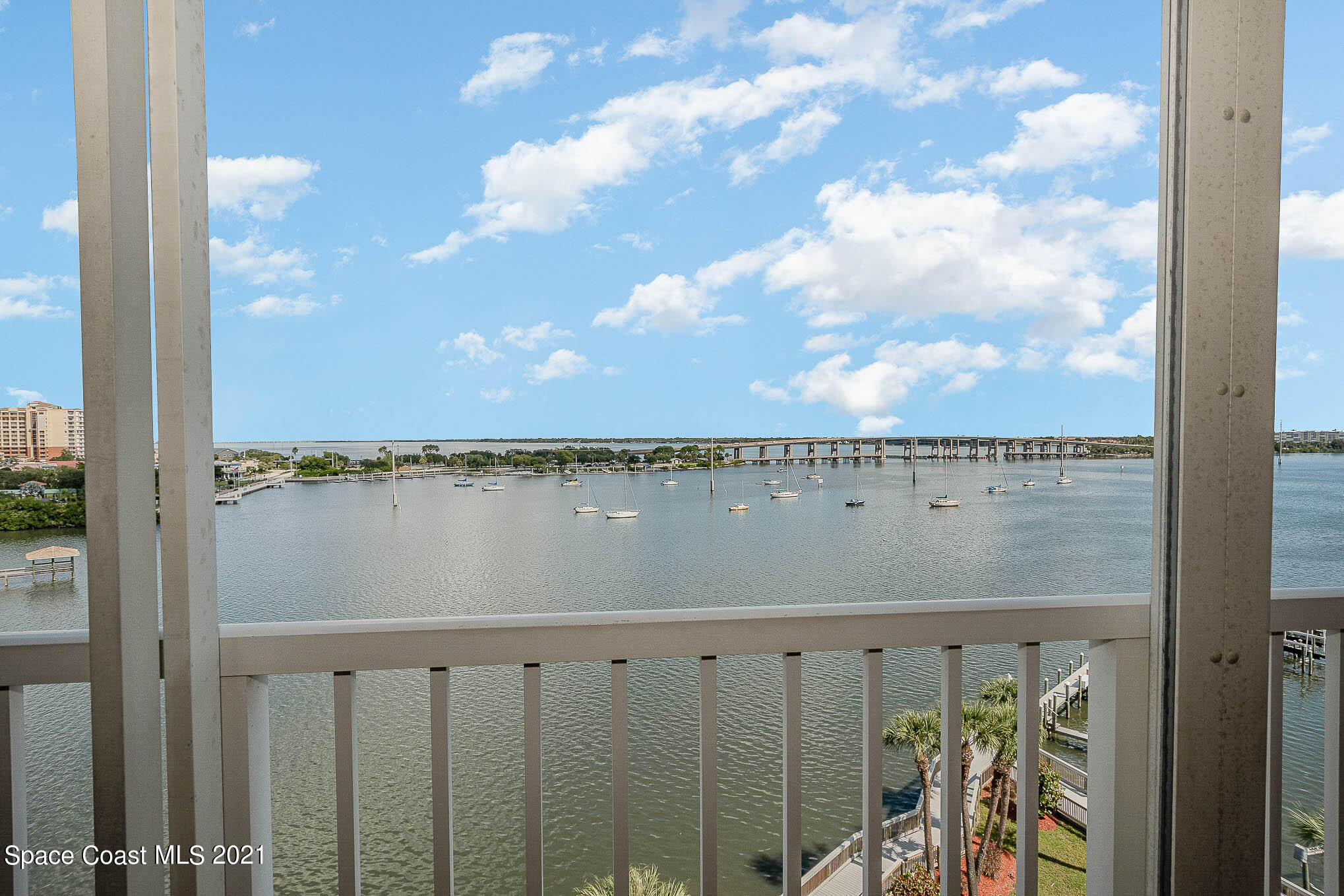 100 Riverside Drive, Unit 705 Cocoa, FL 32922 - Photo 6 of 39 a view of a hardwood and tub