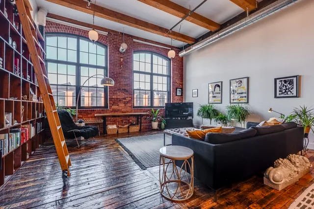 $515,000 | 1 Westinghouse Plaza, Unit C: 210, Boston, MA 02136