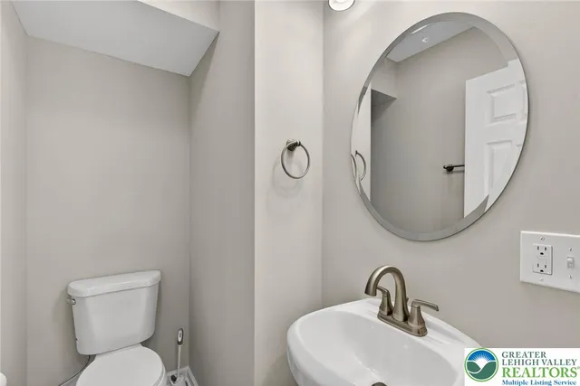 $389,000 | 1073 West Side Drive, Newfoundland, PA 18445