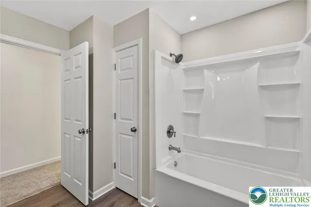 $389,000 | 1073 West Side Drive, Newfoundland, PA 18445