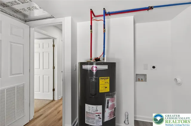 $389,000 | 1073 West Side Drive, Newfoundland, PA 18445