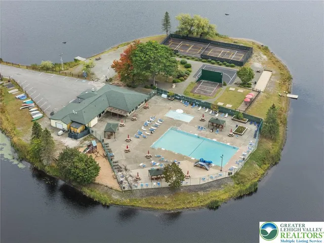 $389,000 | 1073 West Side Drive, Newfoundland, PA 18445