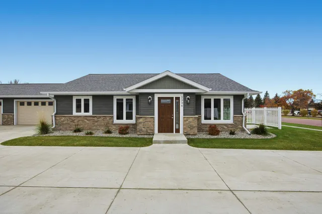 $468,900 | 2336 30th Avenue South, Fargo, ND 58103