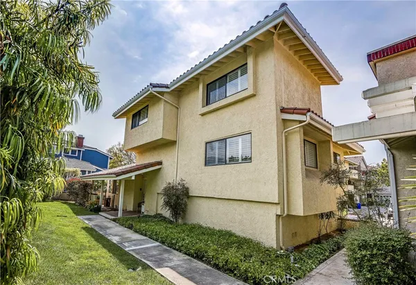 $8,600 | 16 Monterey Court, Manhattan Beach, CA 90266