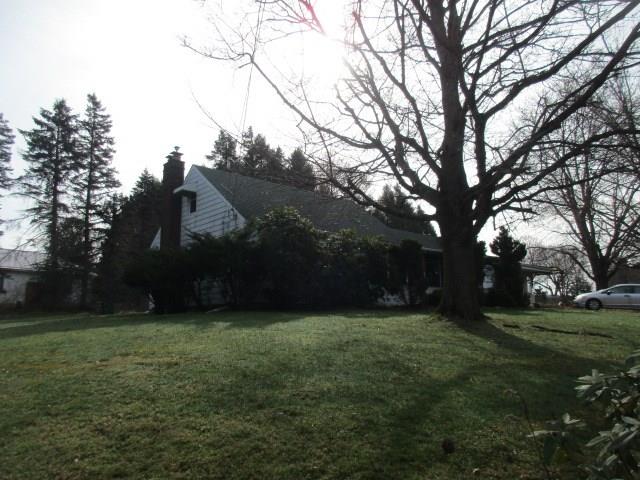 1014 Willowbrook Road New Castle, PA 16101 - Photo 2 of 13 Front