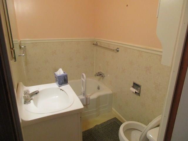1014 Willowbrook Road New Castle, PA 16101 - Photo 7 of 13 Full bathroom