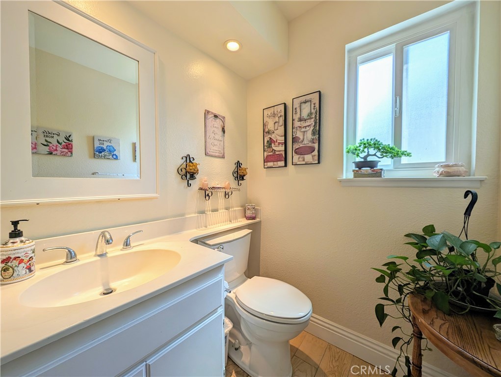 1738 Cambridge Circle Redlands, CA 92374 - Photo 21 of 59 a bathroom with a sink mirror and toilet