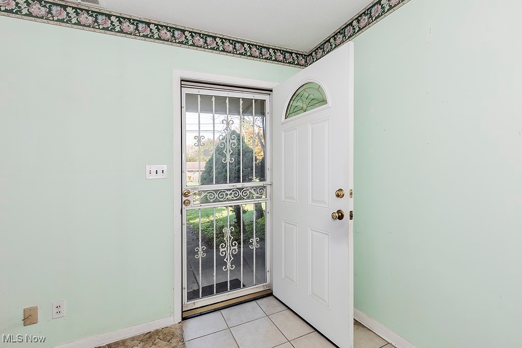 851 Lander Road Cleveland, OH 44143 - Photo 3 of 47