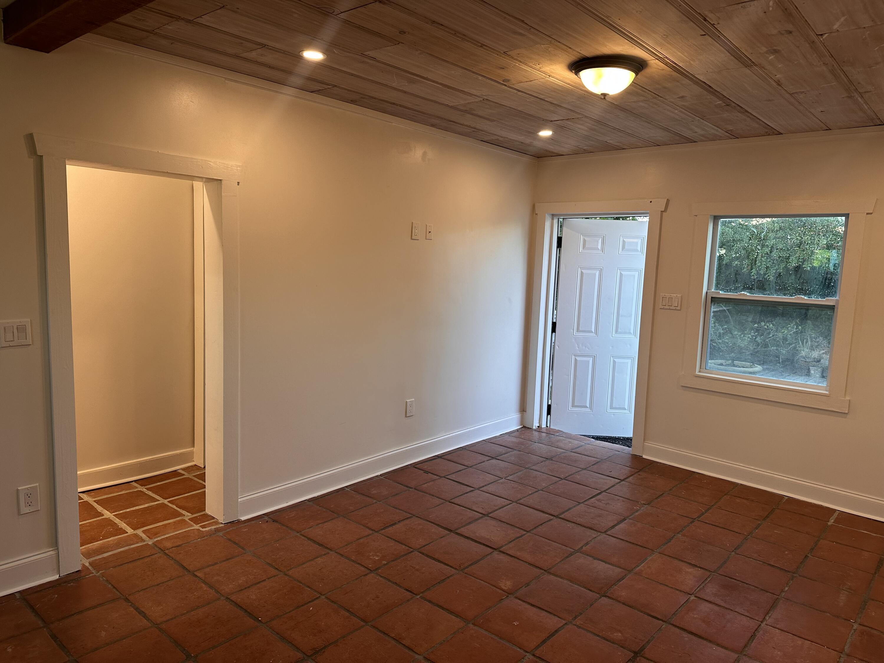 4707 Garden Avenue West Palm Beach, FL 33405 - Photo 2 of 14 Entry