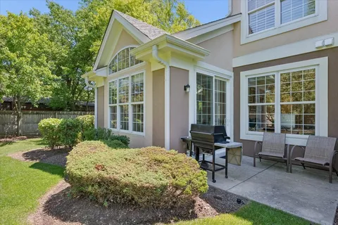 $575,000 | 3042 Lexington Lane, Unit 3R41, Glenview, IL 60026