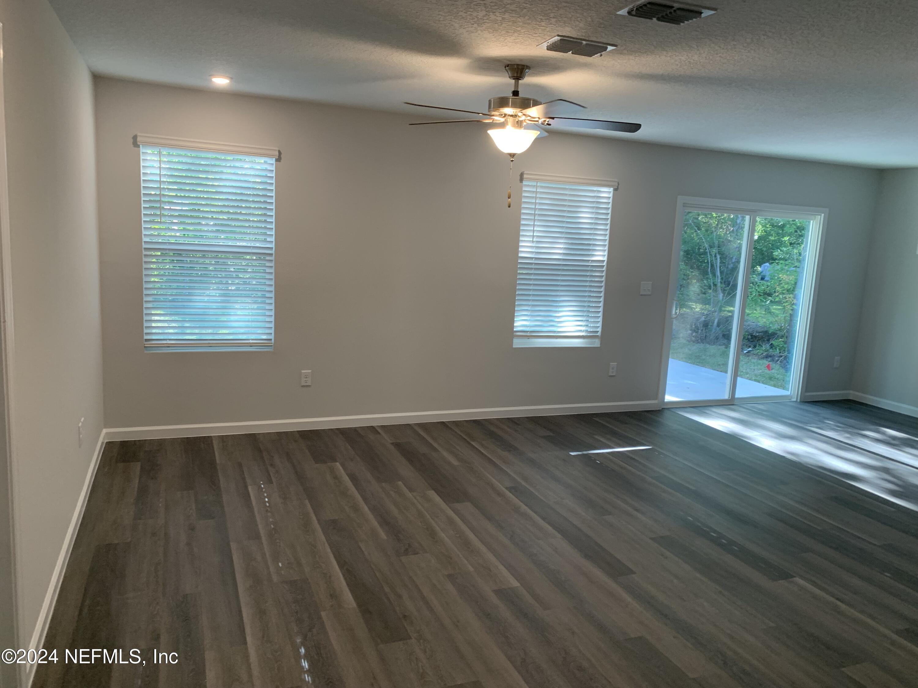 210 Jefferson Road Jacksonville, FL 32225 - Photo 3 of 23 210 jefferson living room