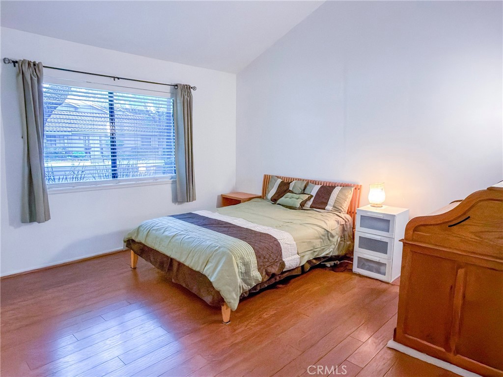 929 Thistlegate Road Oak Park, CA 91377 - Photo 16 of 27 Gallery Image 16