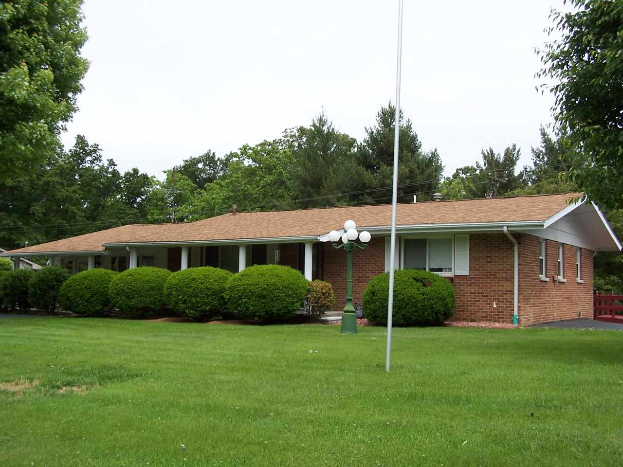 1712 Outer Lake Road Princeton, IN 47670 - Photo 2 of 18 Gallery Image 2