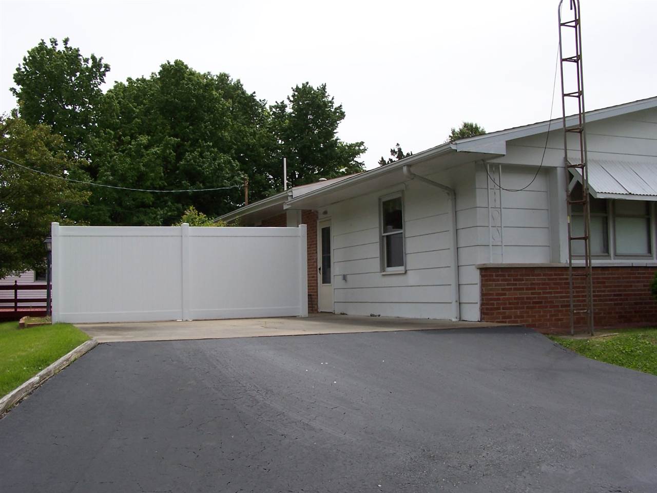 1712 Outer Lake Road Princeton, IN 47670 - Photo 5 of 18 Gallery Image 5