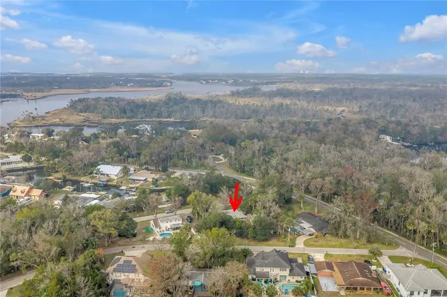 $325,000 | 566 Northwest Magnolia Circle, Crystal River, FL 34428