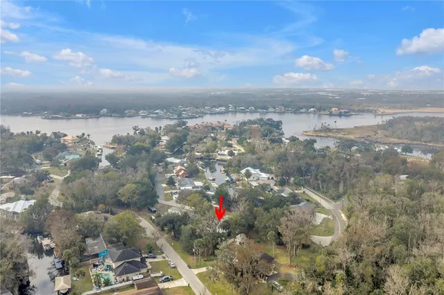 $325,000 | 566 Northwest Magnolia Circle, Crystal River, FL 34428