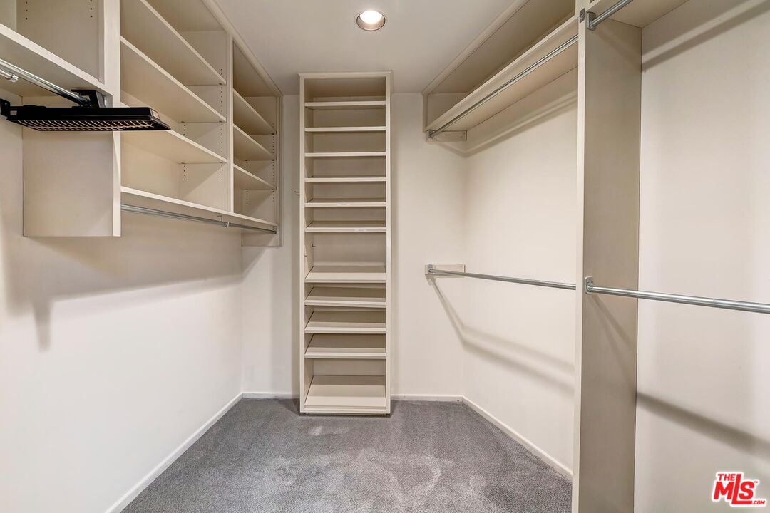602 Foothill Road Beverly Hills, CA 90210 - Photo 17 of 25