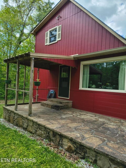 5321 Pawnee Road Crossville, TN 38572 - Photo 11 of 11 a front view of a house with a yard