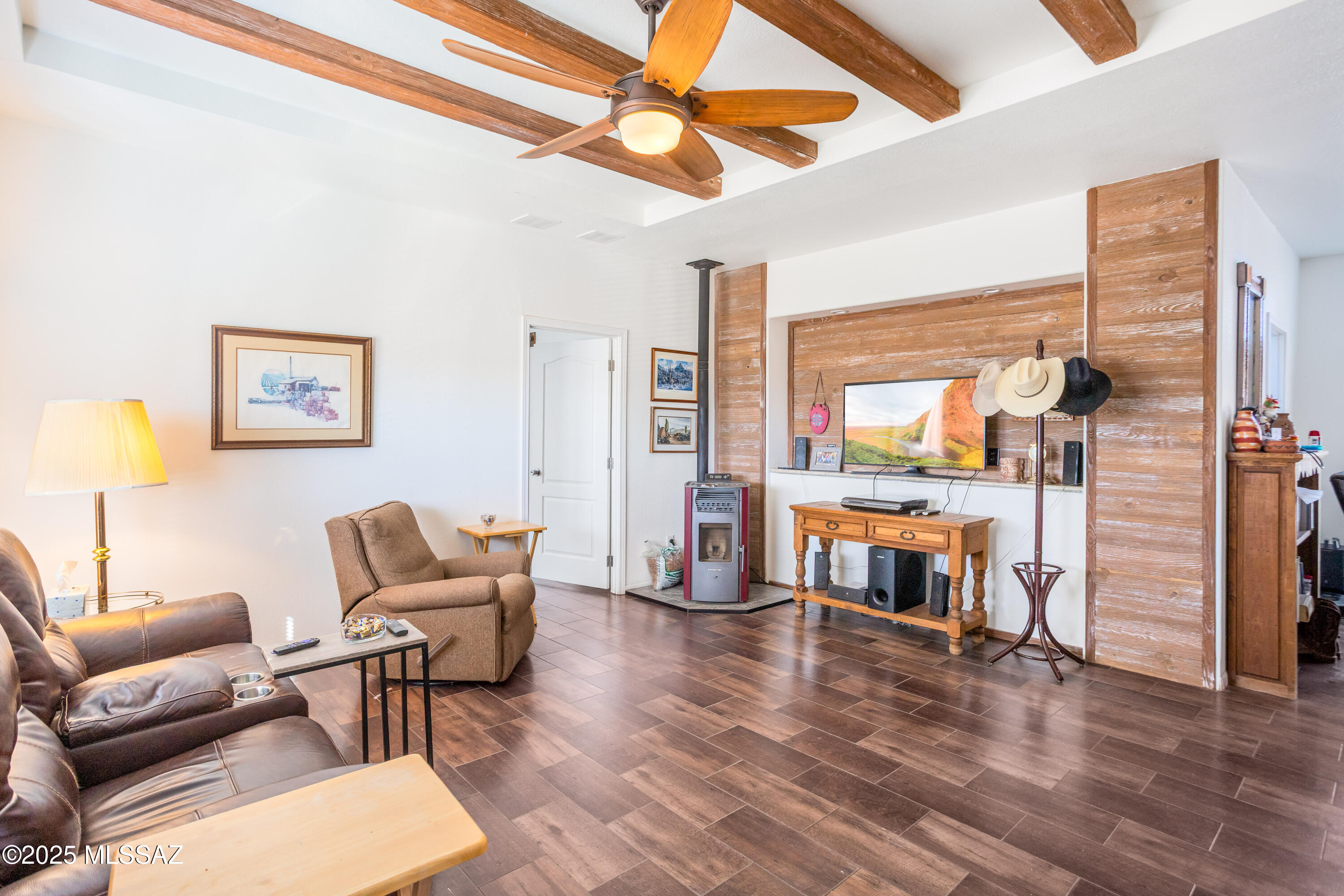 10187 North Mormon Road Elfrida, AZ 85610 - Photo 22 of 50 a living room with furniture and a table