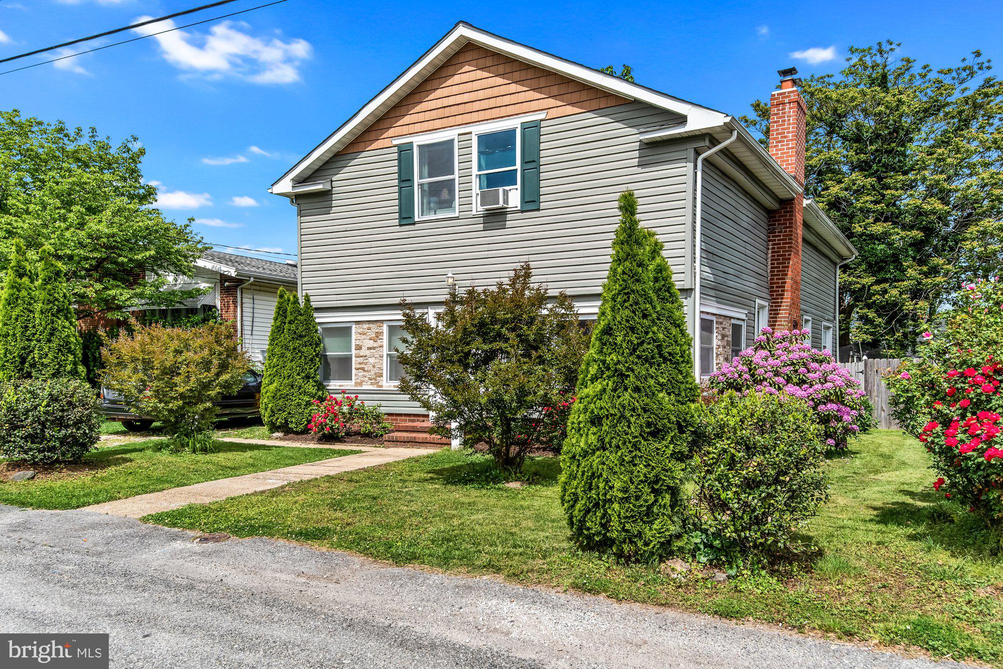 216 Dale Road Pasadena, MD 21122 - Photo 2 of 28 Pretty landscaping