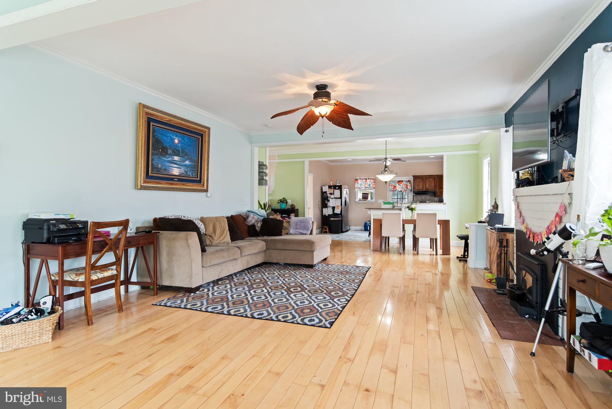 216 Dale Road Pasadena, MD 21122 - Photo 3 of 28 Great room